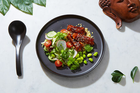 Тёплый боул с лососем в соусе унаги