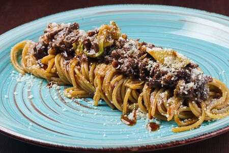 Спагетти с рваным мясом