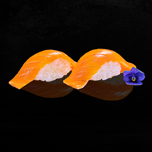 Суши с лососем