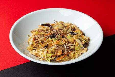 Стеклянная лапша с курицей и креветками