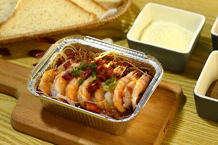 Креветки с прозрачной лапшой и грибами энок