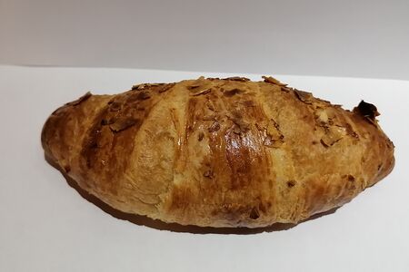 Круассан миндальный
