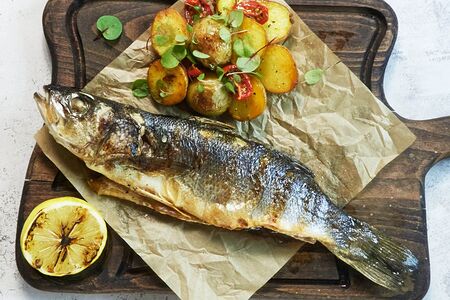 Сибас жаренный на гриле с молодым картофелем