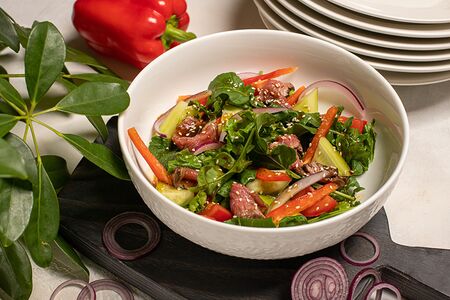 Салат с ростбифом