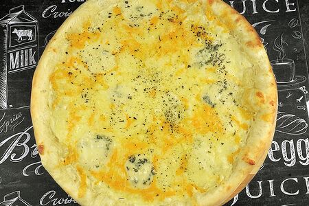 Пицца Четыре сыра, 40 см