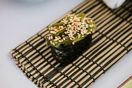 Суши гункан чука