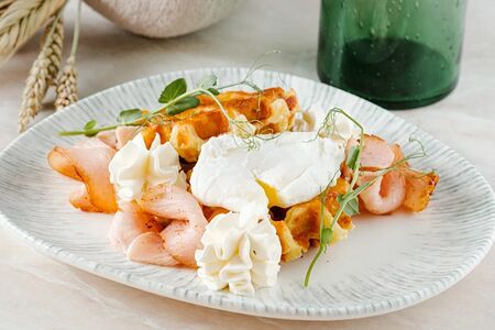 Вафли с пастрами из индейки