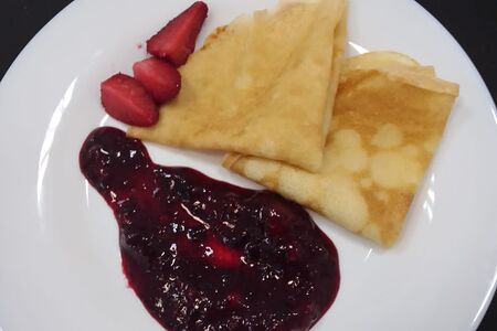 Блинчики с ягодным конфитюром