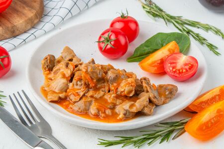Желудочки куриные в томатном соусе