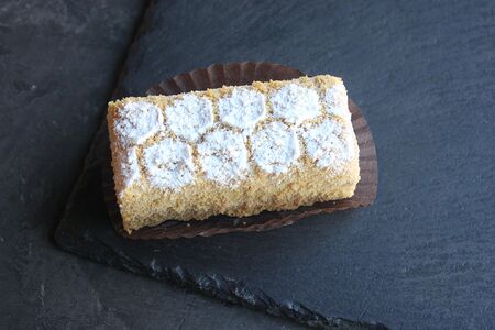 Пирожное Медовик