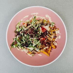 Тёплый салат с беконом и трюфельным картофелем