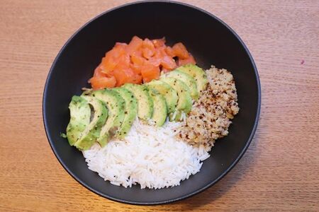 Боул с лососем