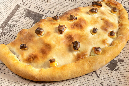 Закрытая пицца Сырная