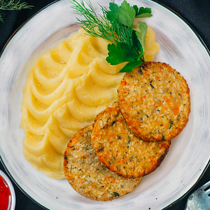 Котлетки из лосося с пюре