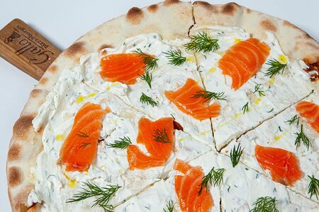 Пицца с лососем