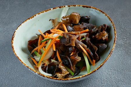 Салат из древесных грибов