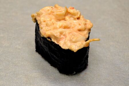 Спайси гункан с креветкой