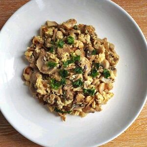 Ձվածեղ սնկով և պանրով