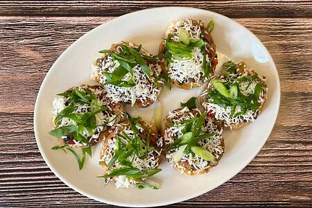 Брускетта овощная с брынзой