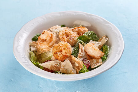 Фирменный Цезарь с цыпленком на мангале