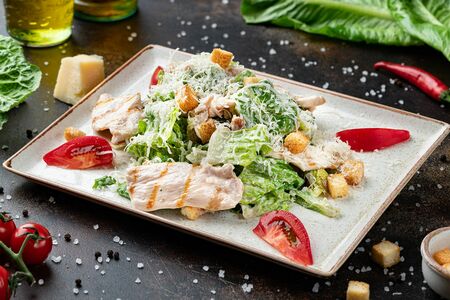 Салат Цезарь с курицей