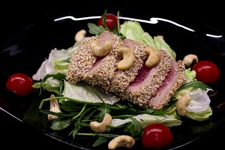 Салат с тунцом