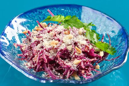 Красная капуста с соусом Азия