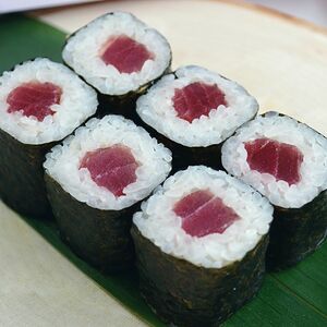 Ролл с тунцом