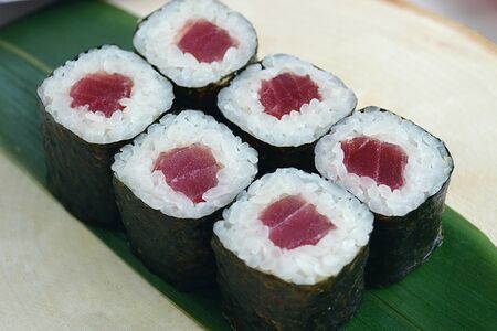 Ролл с тунцом