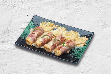 Эноки в беконе в сливочном соусе