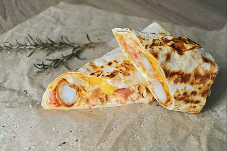 Шеф-ролл с креветками темпура