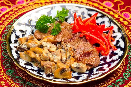 Телятина в сливочно-грибном соусе