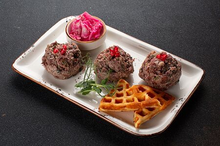 Красное лобио с орехами и капустой по-гурийски