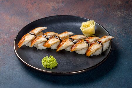 Суши с угрем