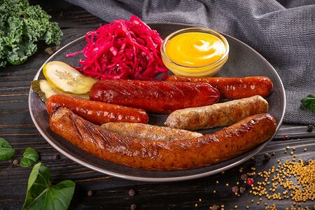 Ассорти баварских колбасок Дижонское