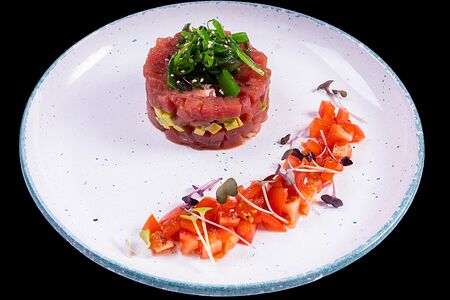 Тартар из тунца с авокадо