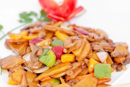Картофель тушенный с грибами