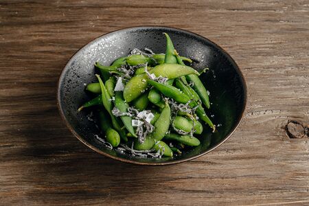 Эдамамэ с морской солью и комбу