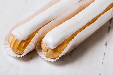 Десерт Эклер ванильный