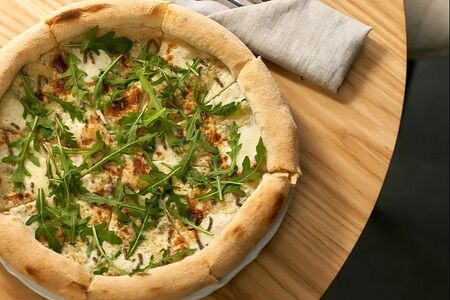 Четыре сыра с трюфельной пастой и руколой