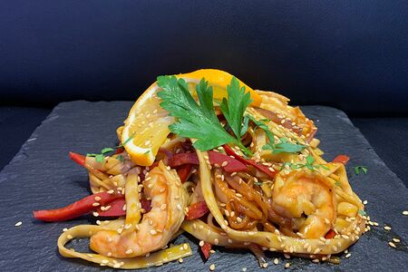 Паста стир-фрай с креветками