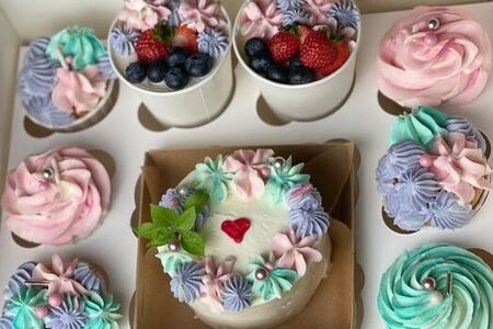 Набор Нежный Бенто торт и 6 капкейков и 2 Cake to go на День матери