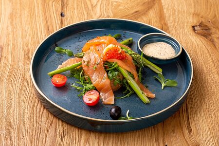 Салат со слабосоленым лососем