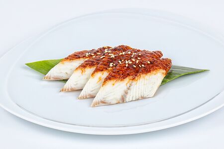 Сашими Угорь