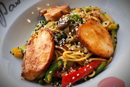 Вок с курицей