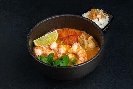 Том ям с креветками