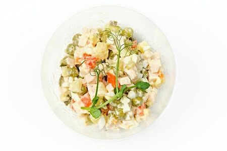 Оливье с ветчиной из индейки