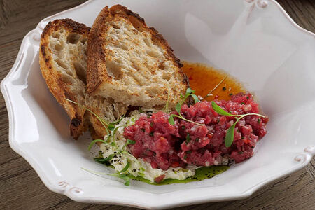 Тартар из телячьей вырезки с ароматом трюфеля