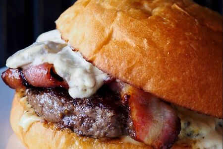 Бургер с жюльеном