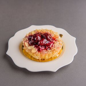 Корзиночка с вишней